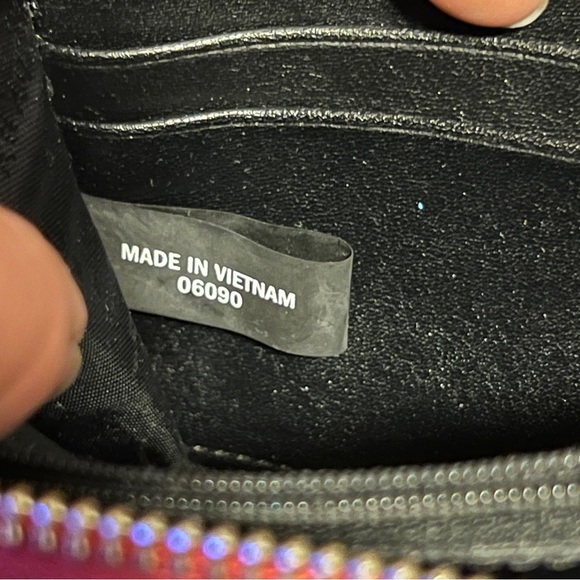 DKNY Patent Sutton Wallet Glossy RED Textured PU Leather lFull Zip Aroundkmr - Picture 6 of 15